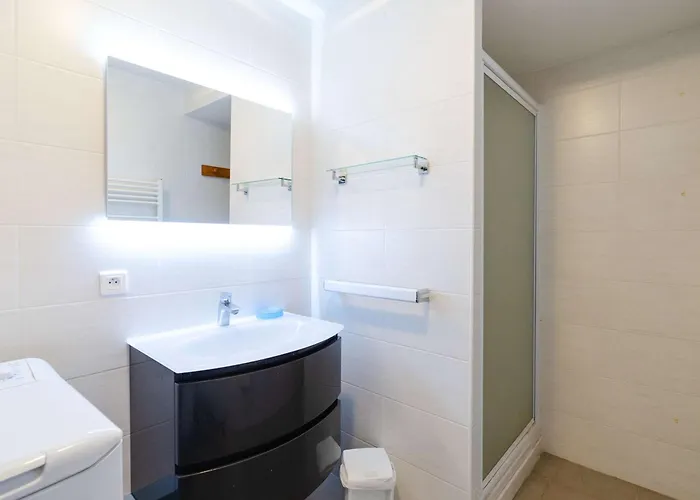 T3 Avec Ascenseur Et Parking A - Fr-1-409-279 * Narbonne